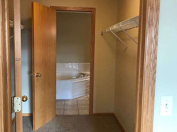 MB Walkthrough Closet