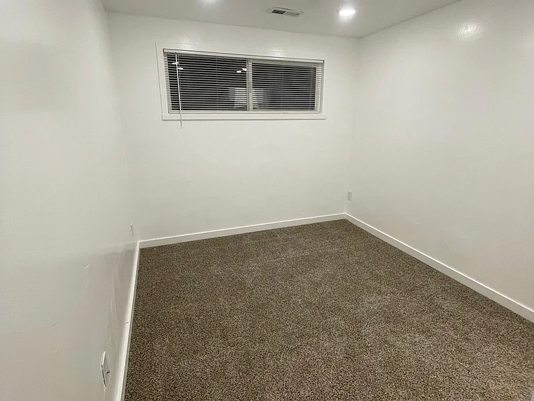 2202 E Hugo Ave — Photo 8