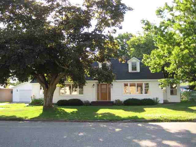 1st image of 325 Blaisdell Ave