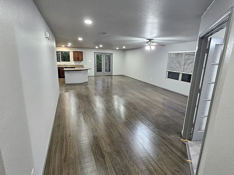 1401 Niagara Falls Ct — Photo 1