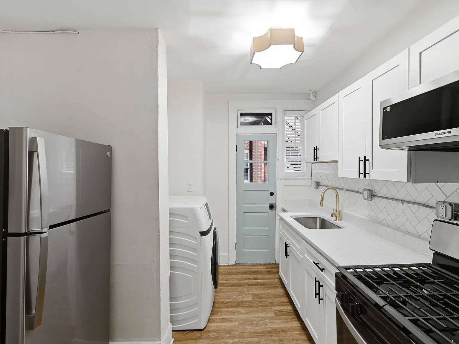 327 Washington St — Photo 3
