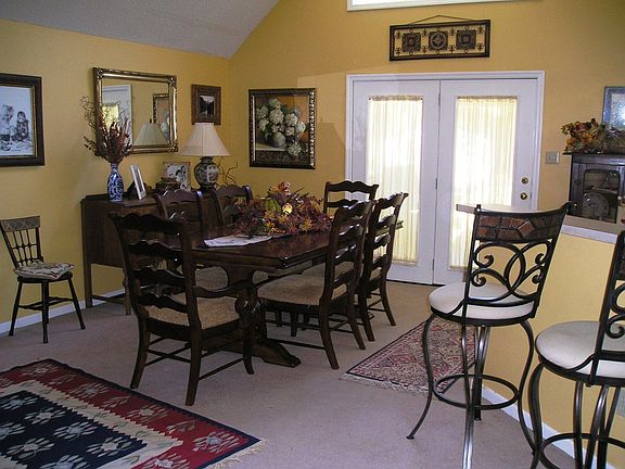 4th image of 695 Creekside Dr