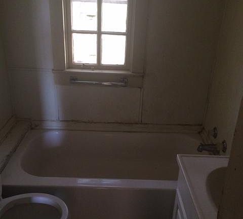 4th image of 2828 Boone St
