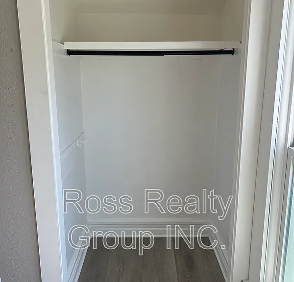1121 Delence St — Photo 5