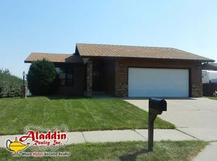1408 Johns Dr NE, Mandan, ND 58554