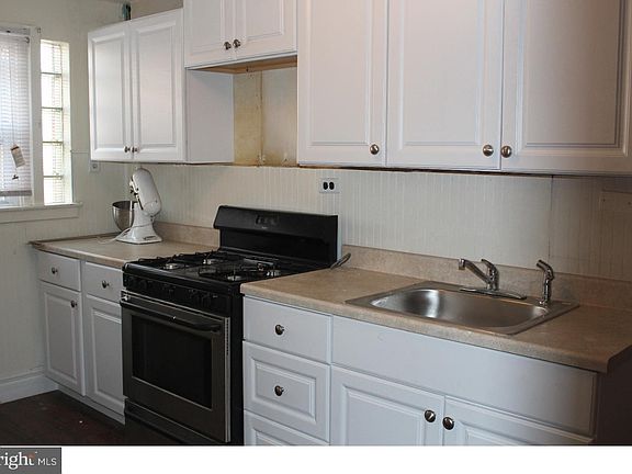 4th image of 345 Francis St