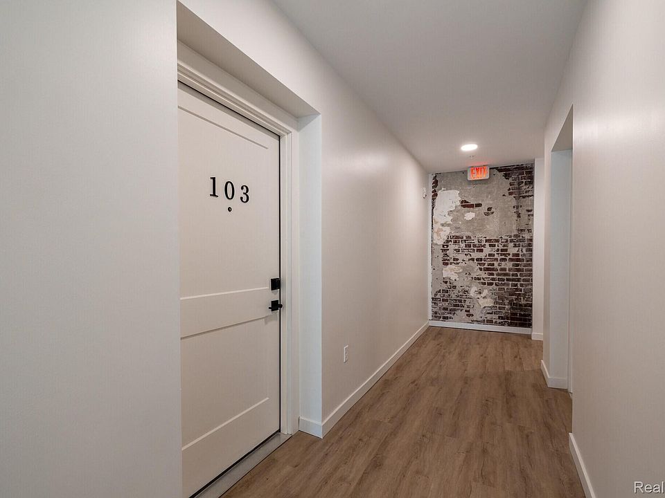 240 Mack Ave, photo 5