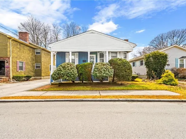 30 Naples Ave, Providence, RI 02908