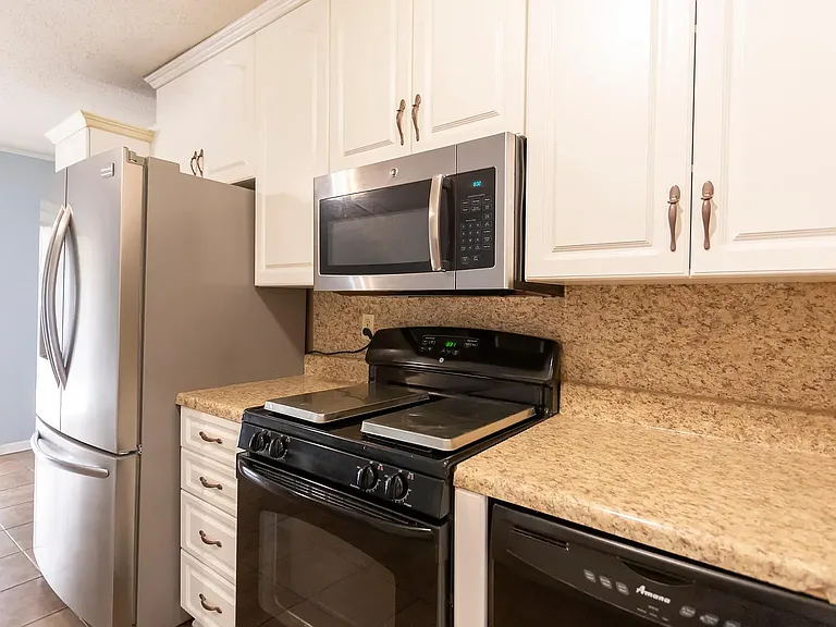 130 Country Club Dr — Photo 26