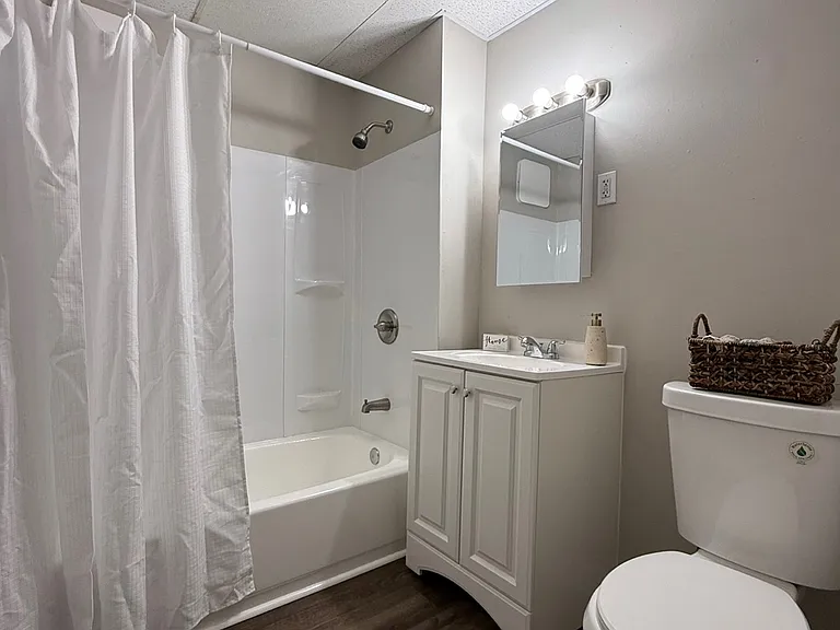 339-341 Allen St #1R — Photo 9