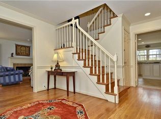 11201 Longwood Grove Dr, Reston, VA 20194