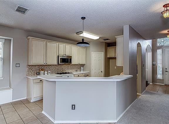 5th image of 2033 Saint Ives Dr