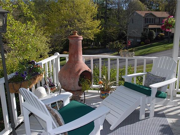 3rd image of 3944 Camrose Pl