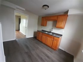 101-111 Cobb Street, 103