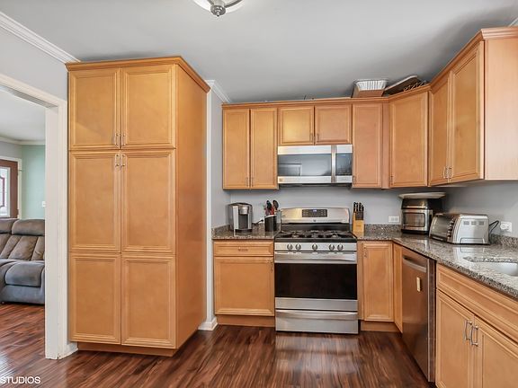 4th image of 265 Heather Ave