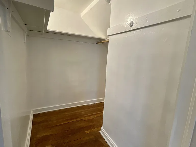 3921 Norledge Ave #1E — Photo 8