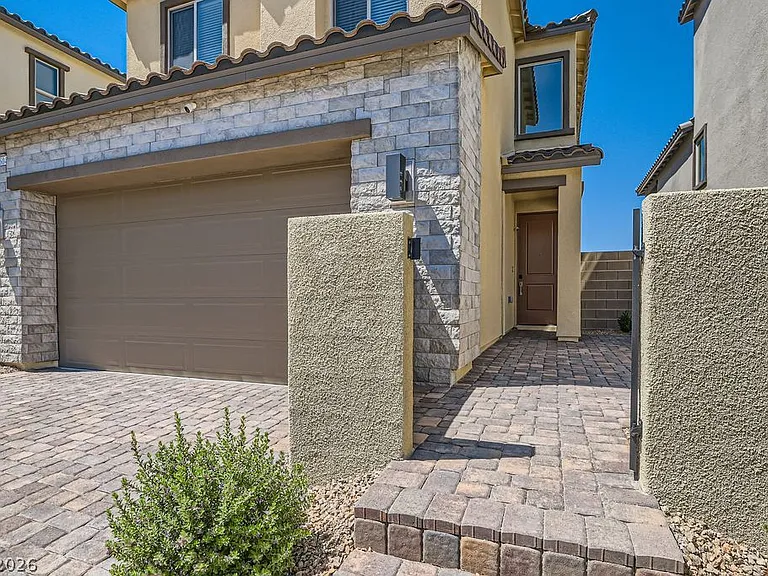 11604 Desert Hollow Ave — Photo 4