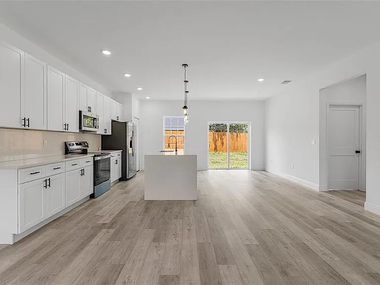 324 Marion Oaks Trl — Photo 7