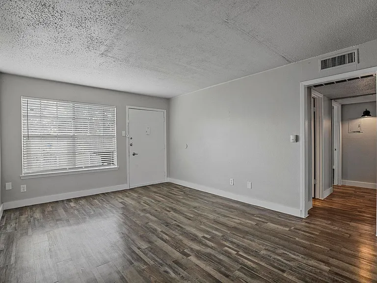 The Flats on Handley — Photo 38