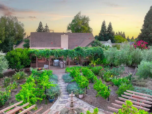 105 Randall Ct, Folsom, CA 95630