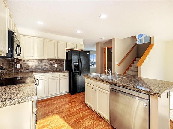 4th image of 15218 Winston Ave