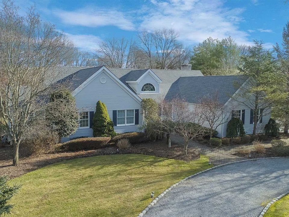 1st image of 28 Arrowood Dr