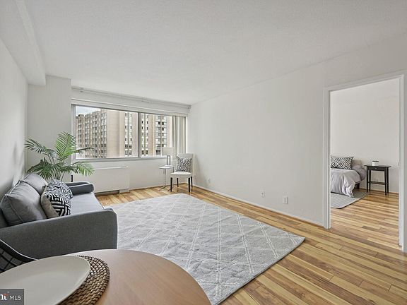 3rd image of 4515 Willard Ave APT 1918S