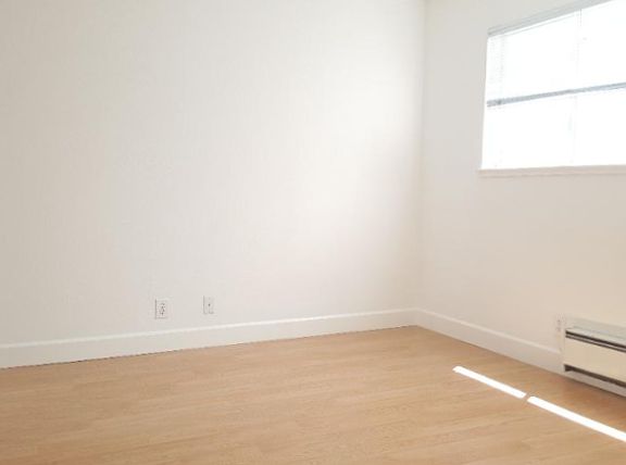 3rd image of 2642 Van Ness Ave APT 307