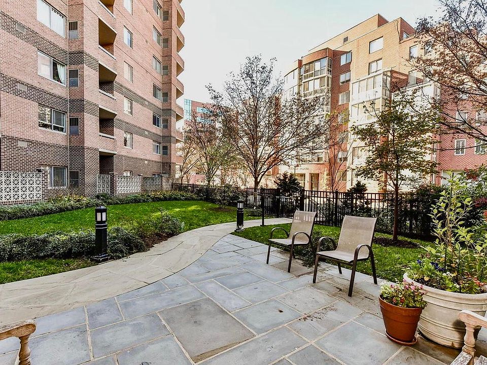 1st image of 1050 N Stuart St APT 801