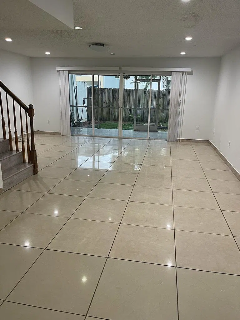 3340 Simms , Hollywood, Fl 33021 - C10 — Photo 3