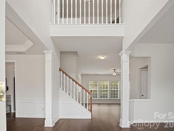 5th image of 7633 Rathburn Ln