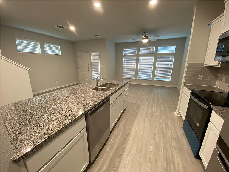 605 W South St #21 — Photo 5