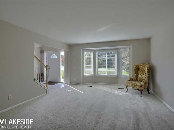 5th image of 1043 River Valley Dr
