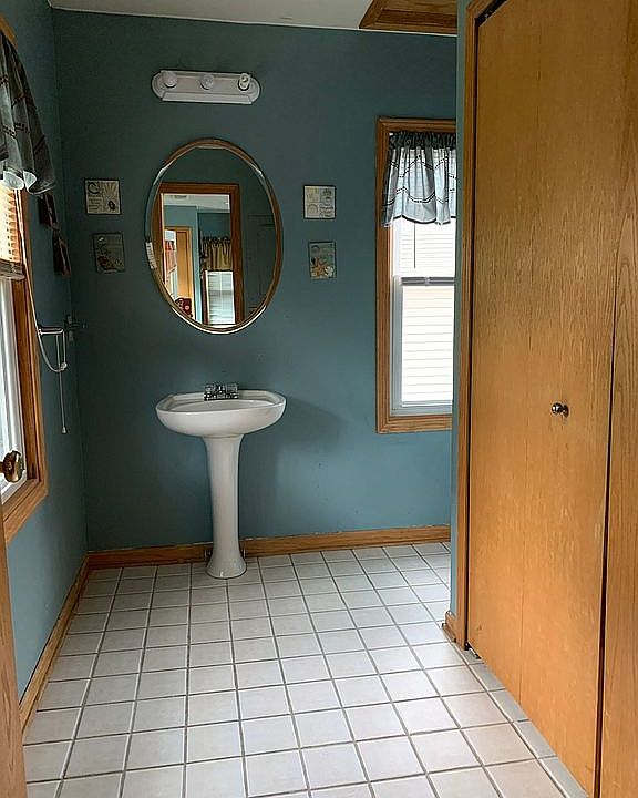 1st image of 192 W Crooked Lake Dr