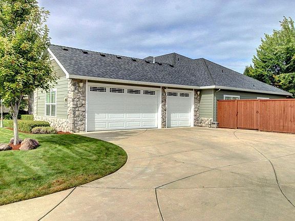 3rd image of 221 Bellerive Dr