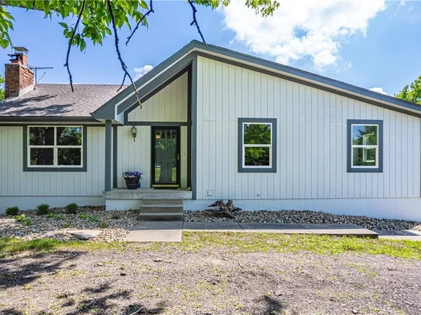 14112 E Harvest Ln, Peculiar, MO 64078