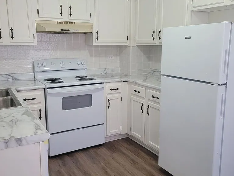 4874 Robin Dr — Photo 5