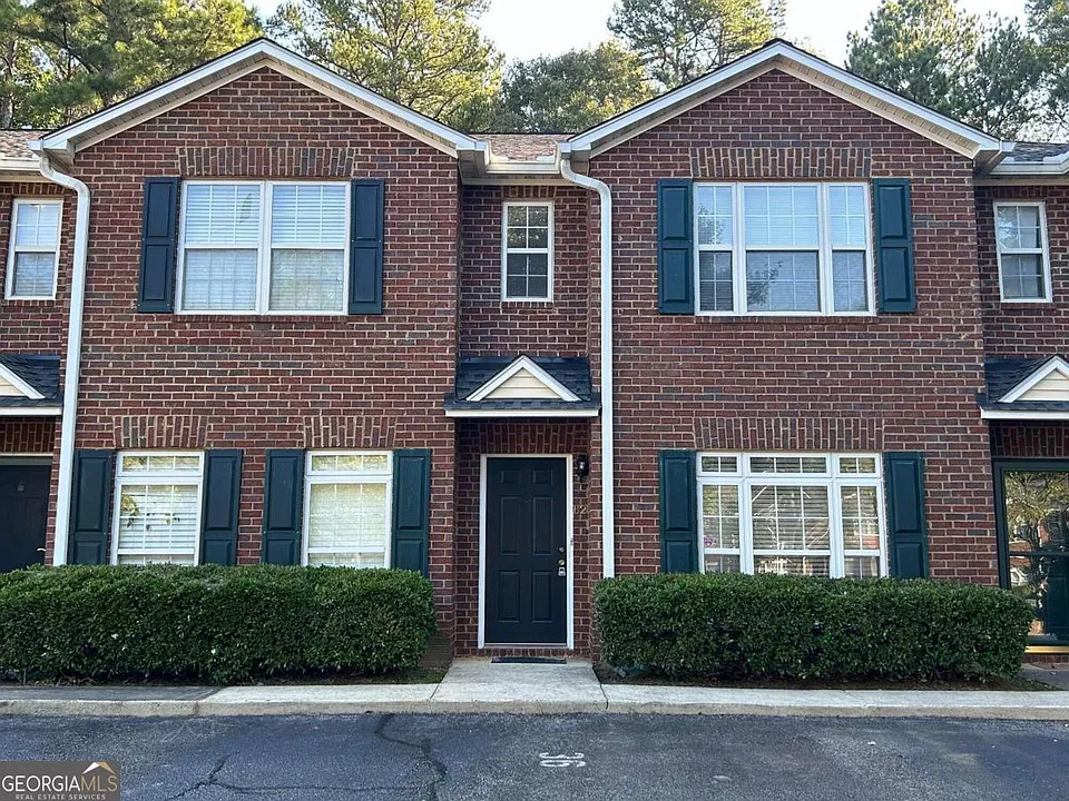 637 Huntington Rd #B2