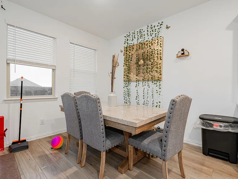 1034 Manuel Dr — Photo 8