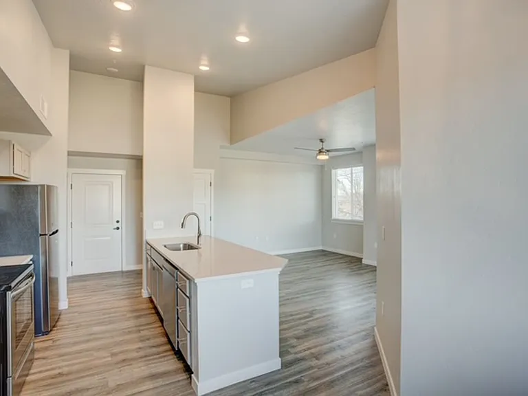 1420 Maple Grove Apartments — Photo 40