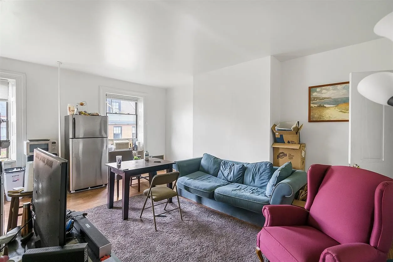 3 bed, $2,400 — Photo 1