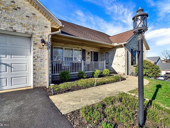 3rd image of 204 Jade Dr