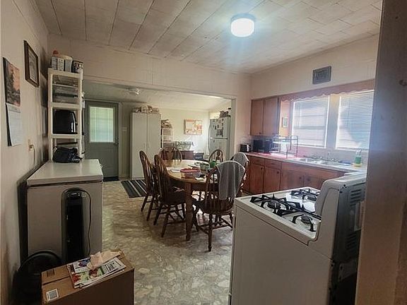 5th image of 135 Gin St