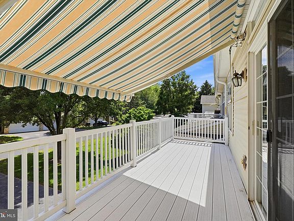 4th image of 1493 Country Club Dr