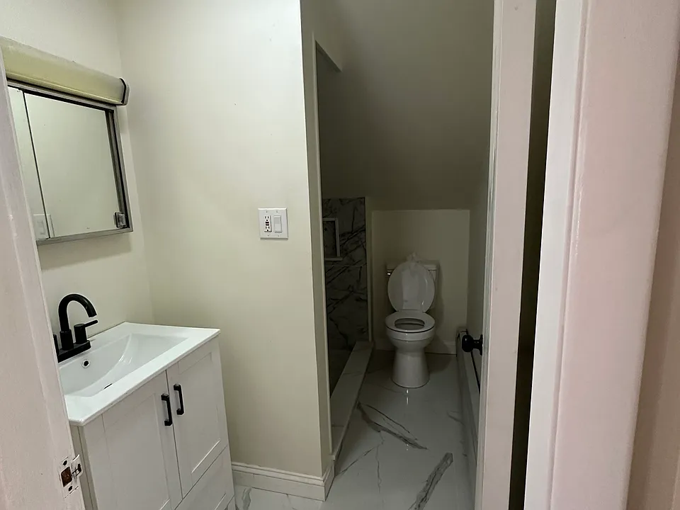bathroom tile flooring