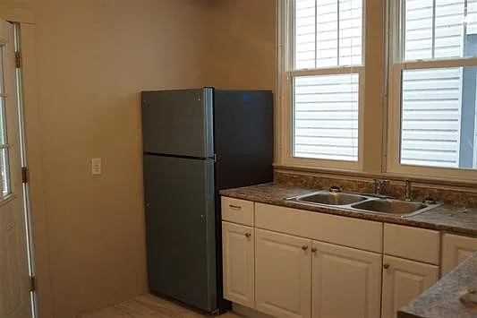 5 bed, 2.0 bath, 1552 sqft, $4,995 — Photo 3