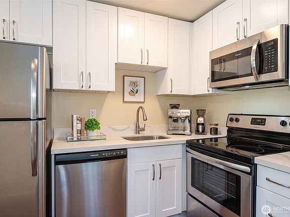 3rd image of 6515 5th Avenue NE