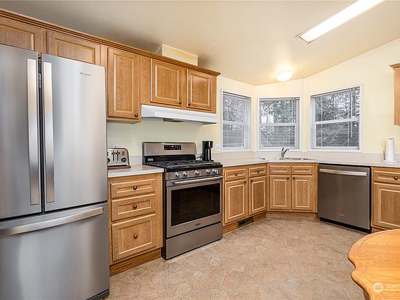 3rd image of 611 W Wynwood Drive