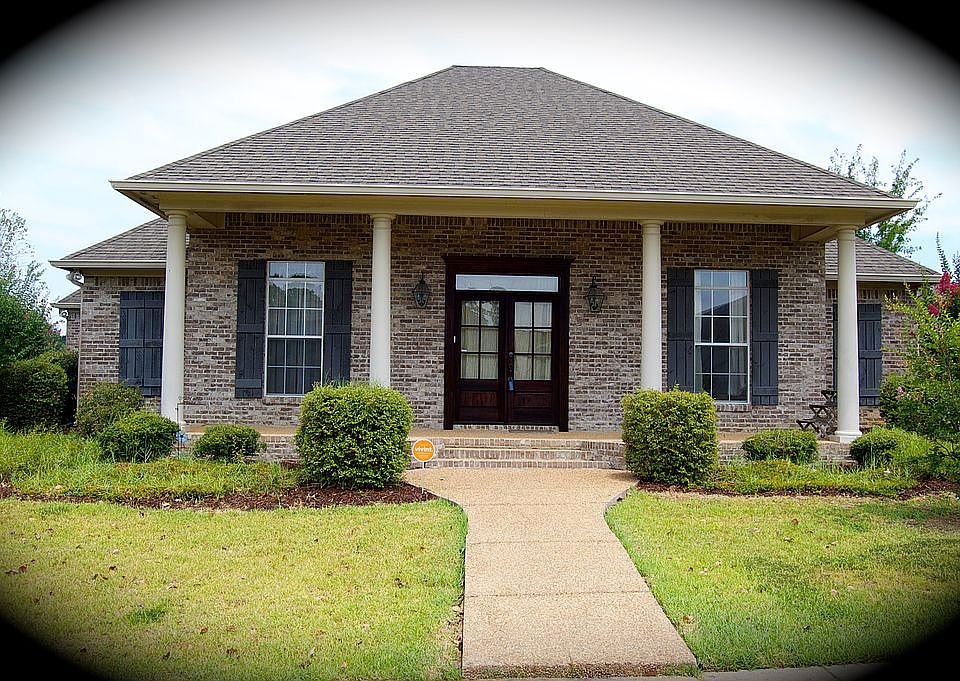 Front View- 201 Eastside Ln