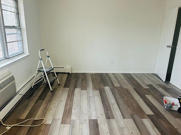 3rd image of 31 Paterson Ave APT 22